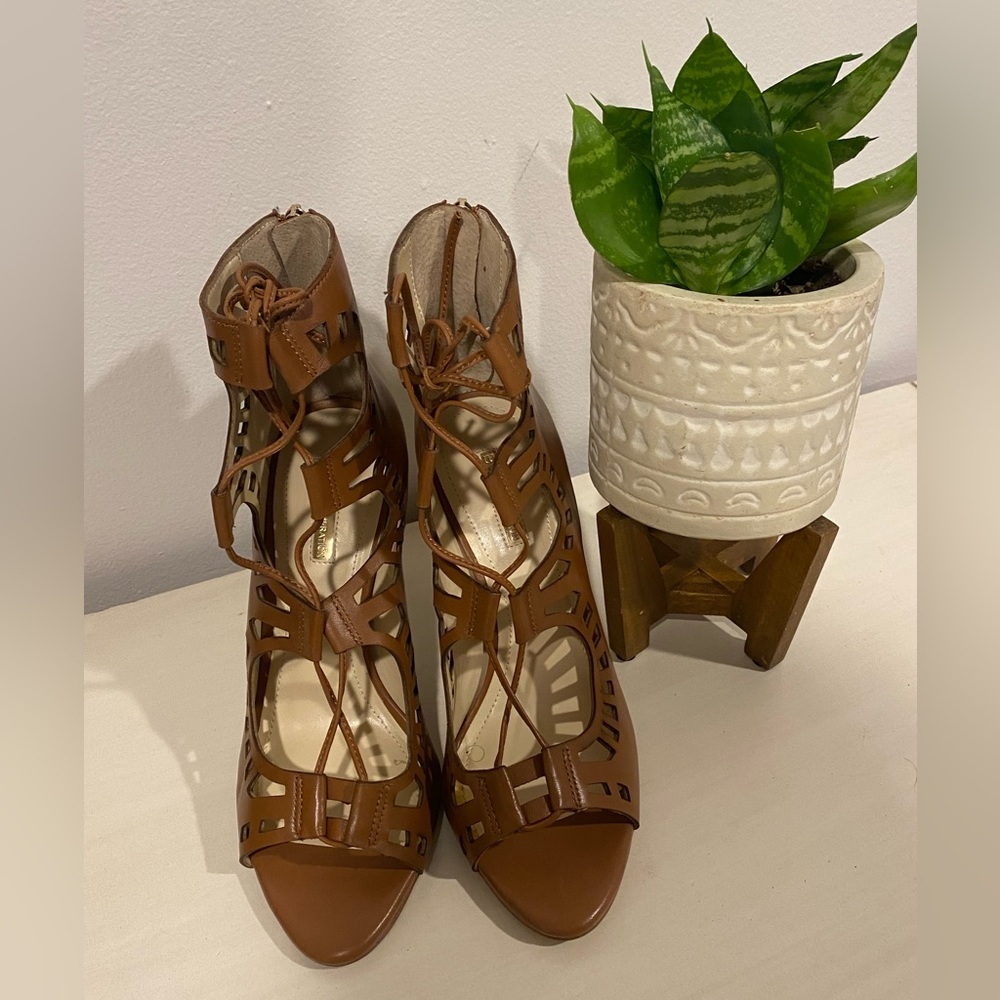 Size 8 1/2.  BCBG Style BG-Carnival